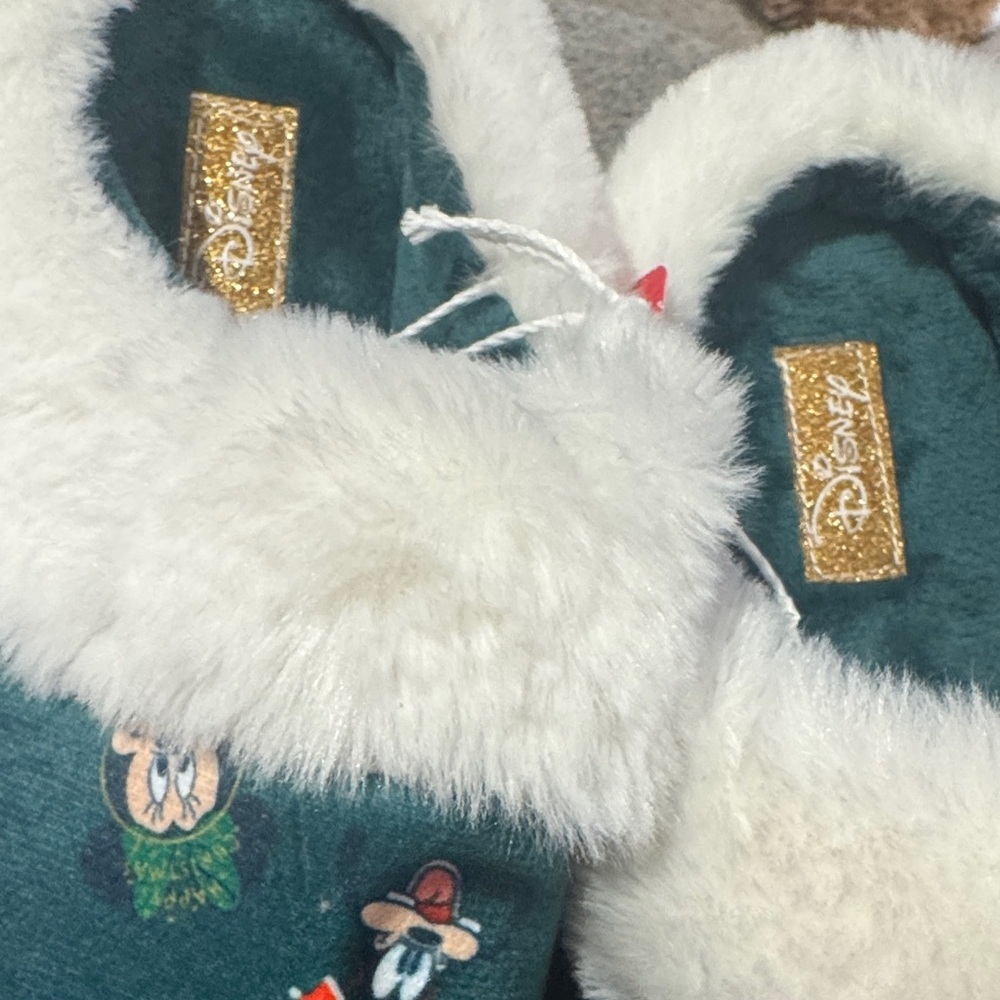Disney Green and Cream Character Slippers size 7/8 - Picture 3 of 8